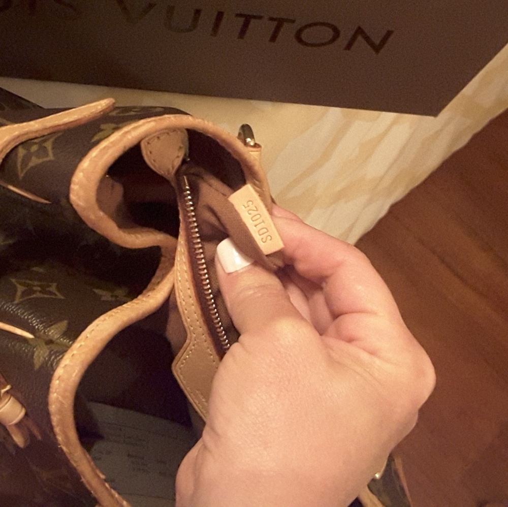 Trade with my new posh friend Authentic Louis Vuitton Batignolles - Picture 7 of 8